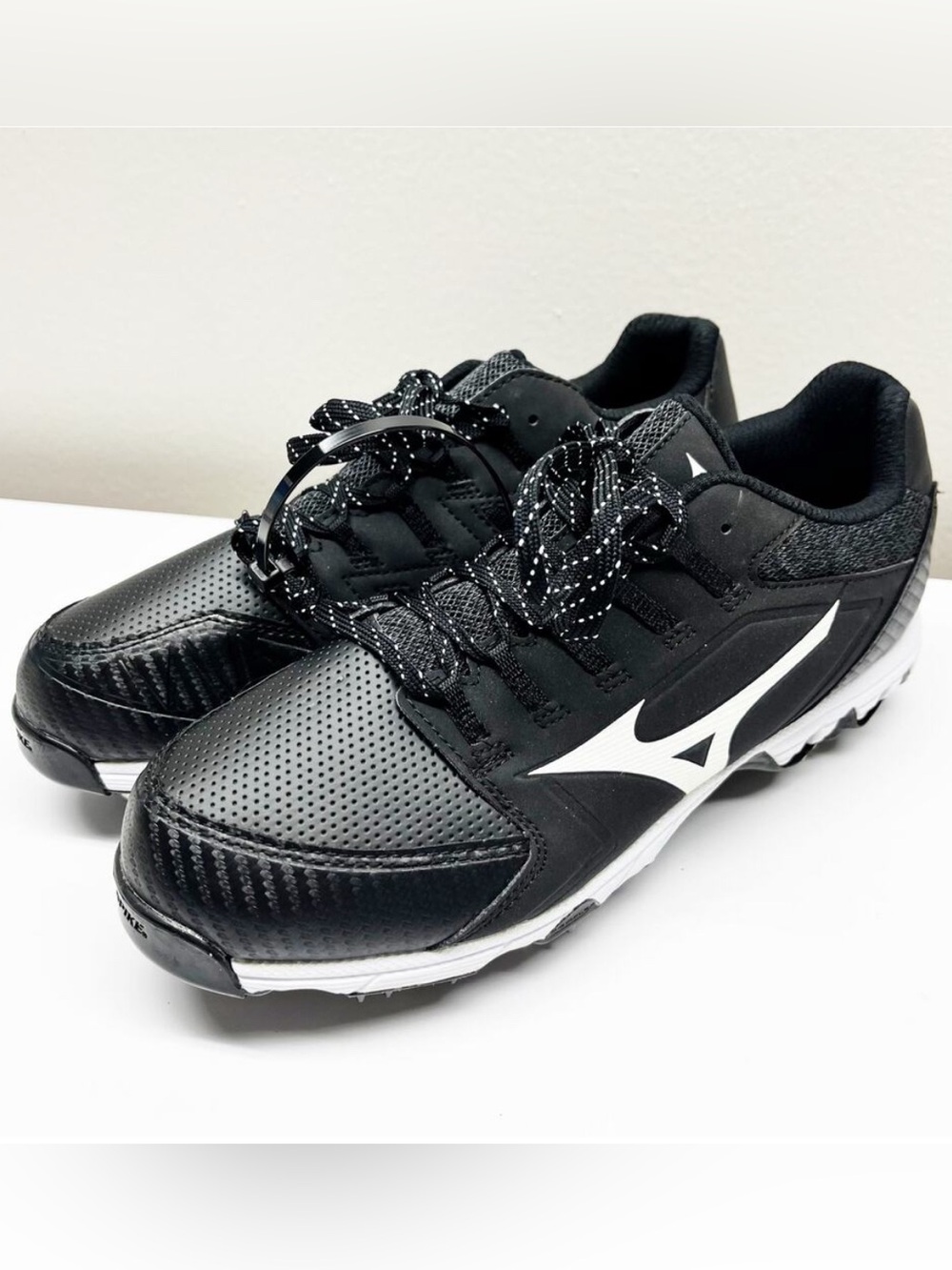NEW Mizuno Womens Black 9-Spike Swift 6 Low Metal Softball Cleats Shoes Size 9